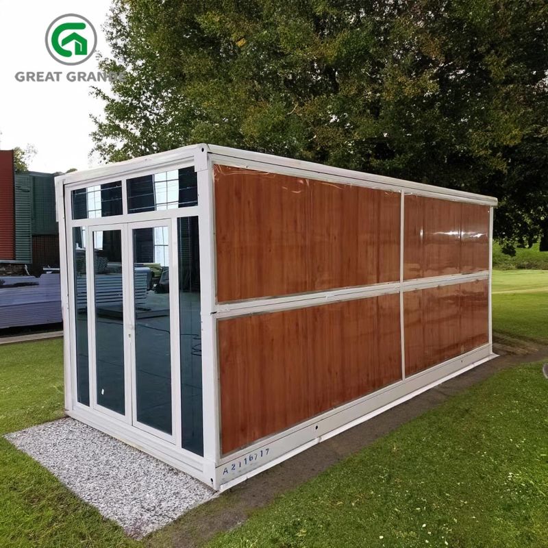 Casa di contenitori pieghevoli prefabbricati su misura Porta di vetro in acciaio Parete marrone disponibile in affitto